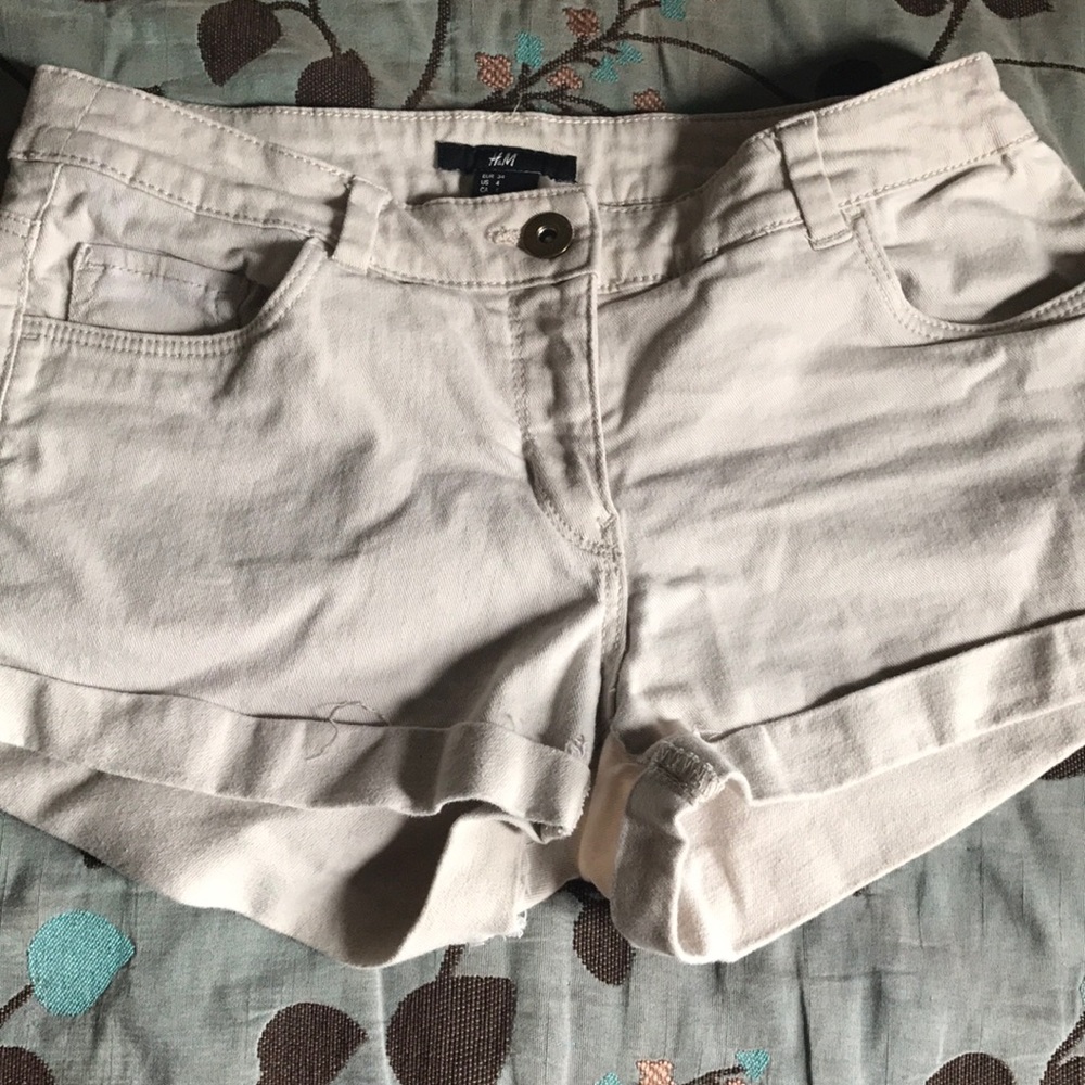 H&M tan shorts